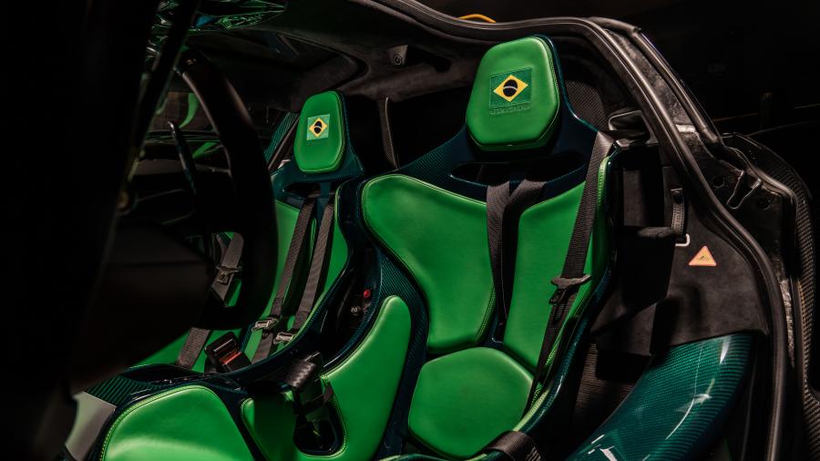 Интерьер McLaren Senna XP The Home Victory 2019 года  (фото 9 из 10)